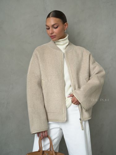 Бежевый шерстяной бомбер на молнии