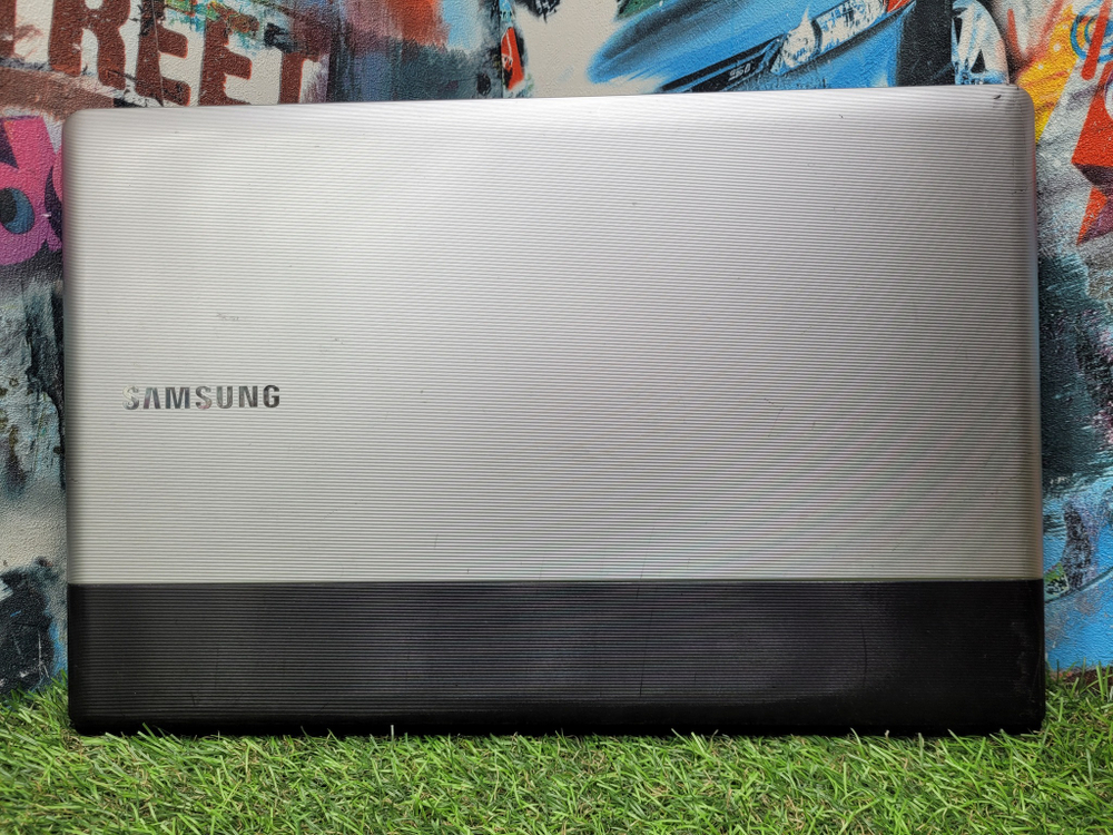 Ноутбук Samsung NP3005EA