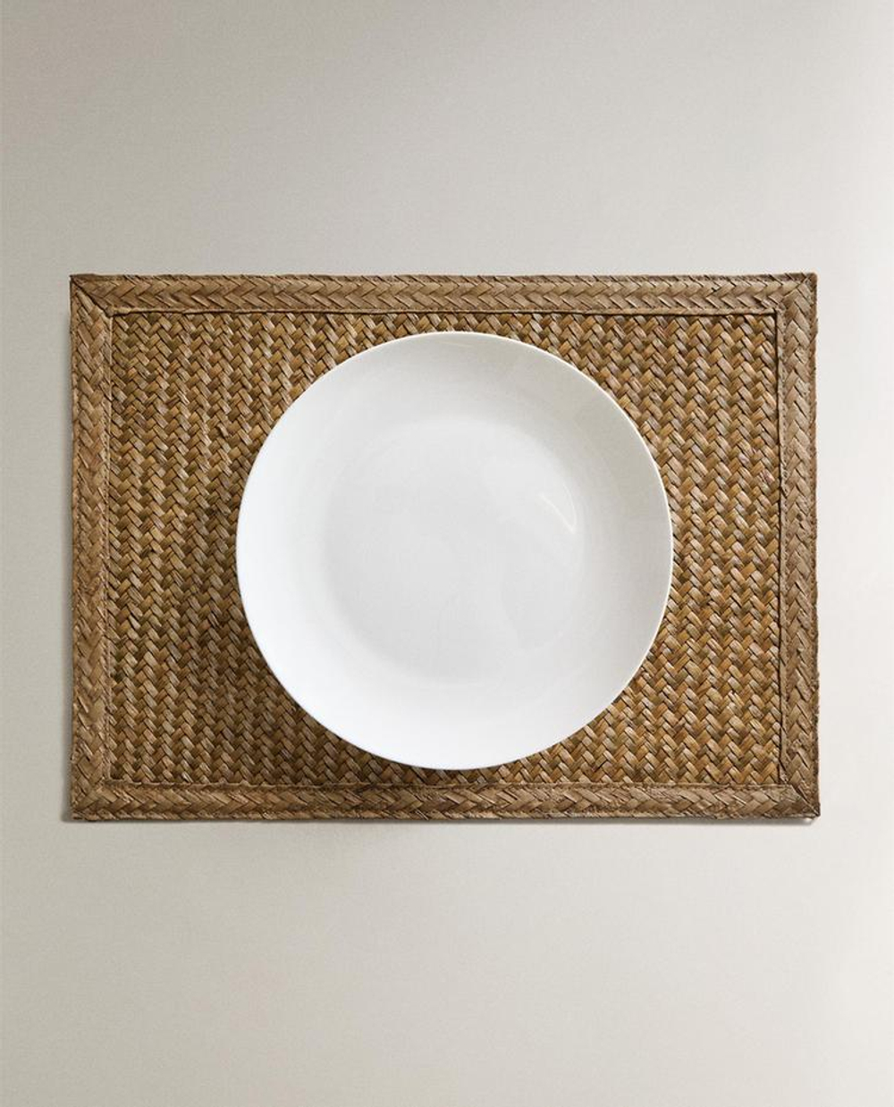 ZARA HOME ПОДСТАВКА ПОД СТОЛОВЫЕ ПРИБОРЫ ИЗ МОРСКОЙ ТРАВЫ, СВЕТЛО-БЕЖЕВЫЙ