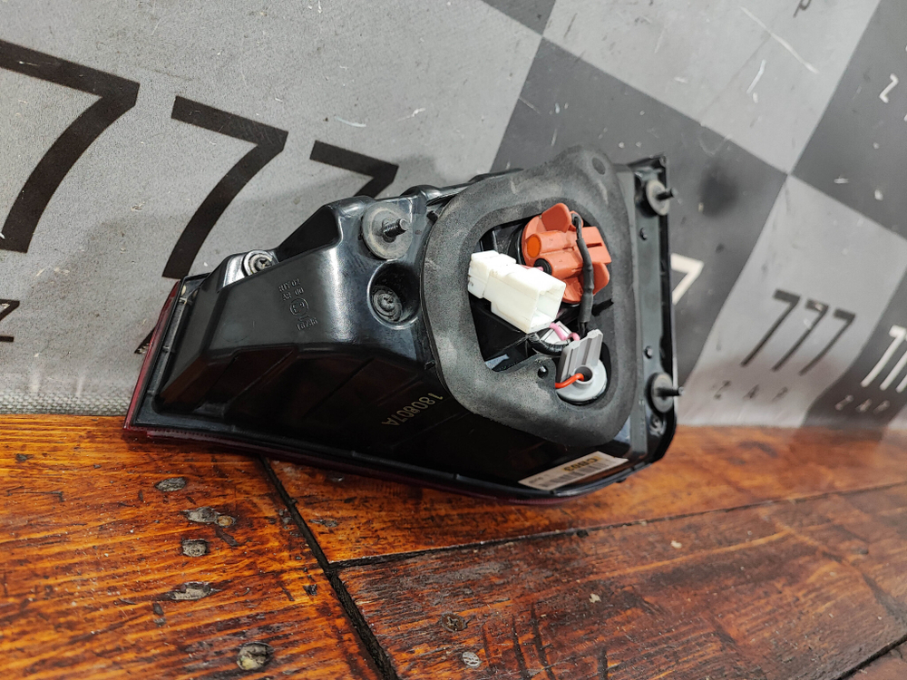 Фонарь задний правый Kia Rio 4 X-Line 17-20 Б/У Оригинал 92404H0200