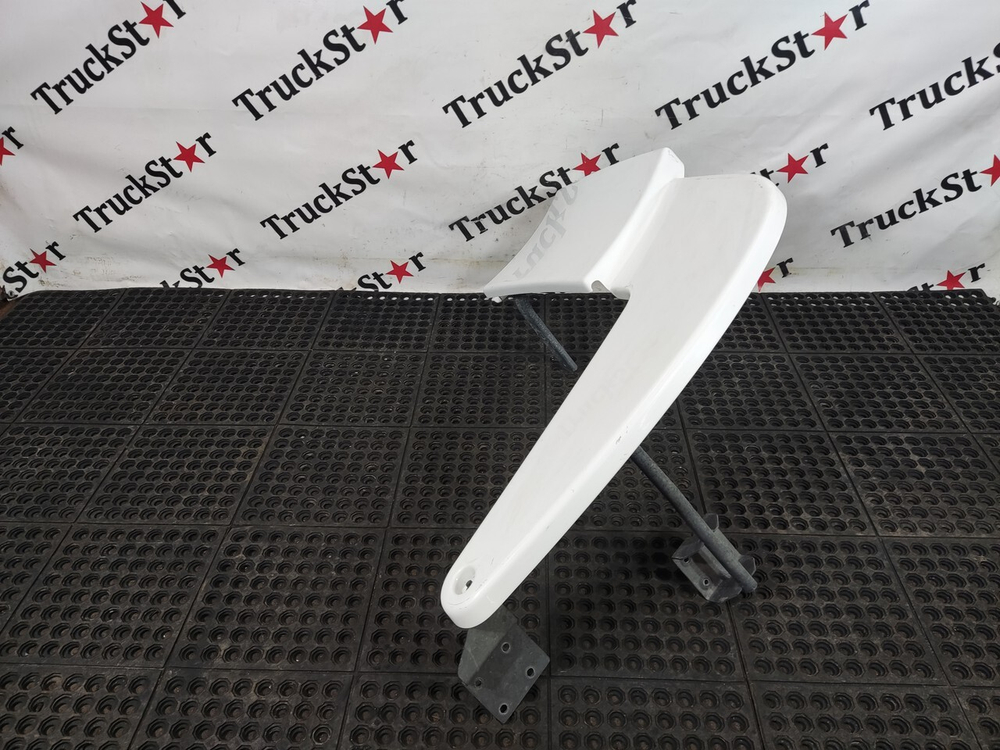 Спойлер кабины верхний правый