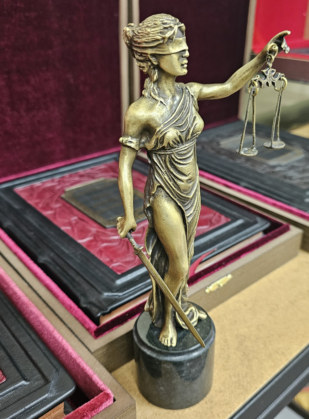Статуэтка "Фемида" из бронзы малая