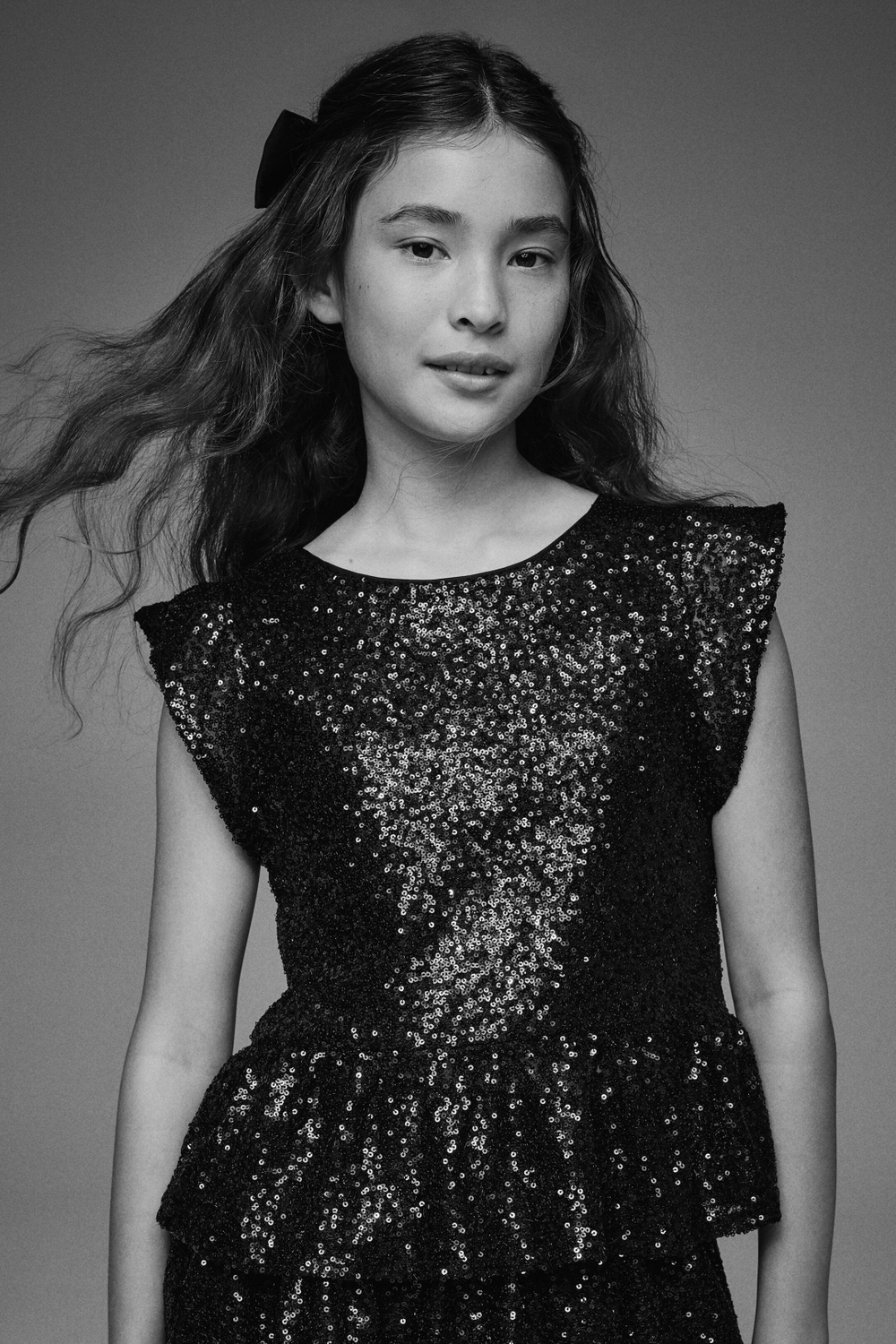 H&M Топ с баской и пайетками, черный