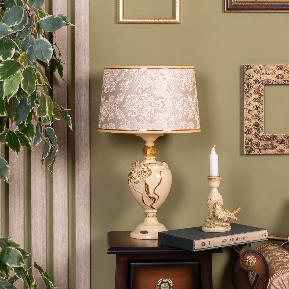 Настольная лампа Флер де Лис Айври с абажуром Тюссо Vatican (Ватикан) Крем