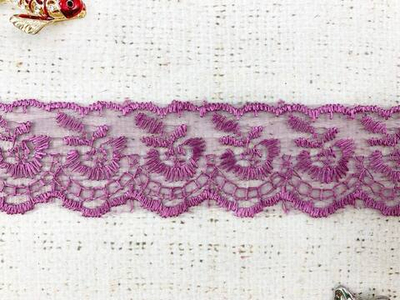 Вышивка на органзе, ш. 4,3 см.