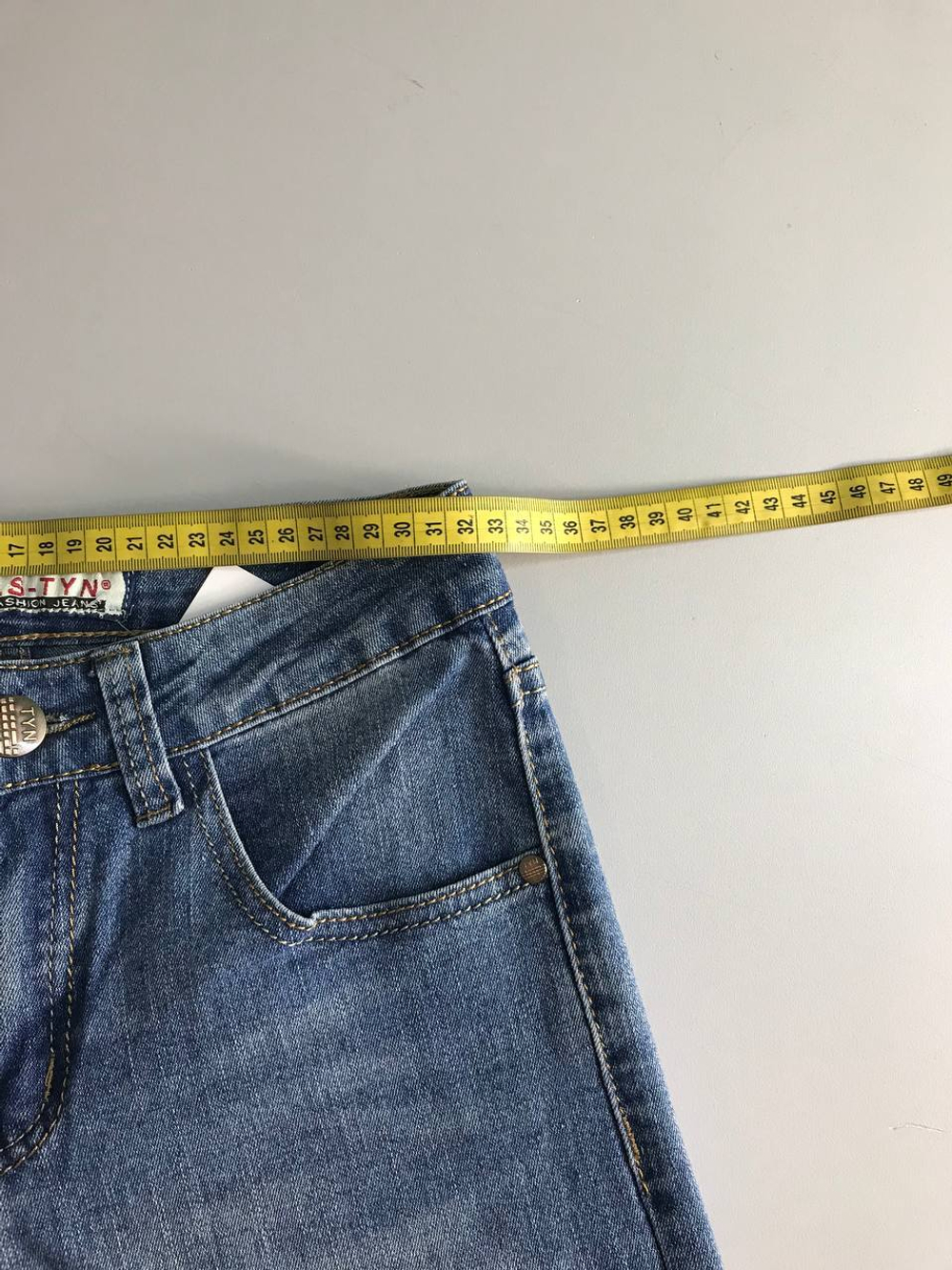 Джинсы для практичного образа, визуально на 42 размер, новые