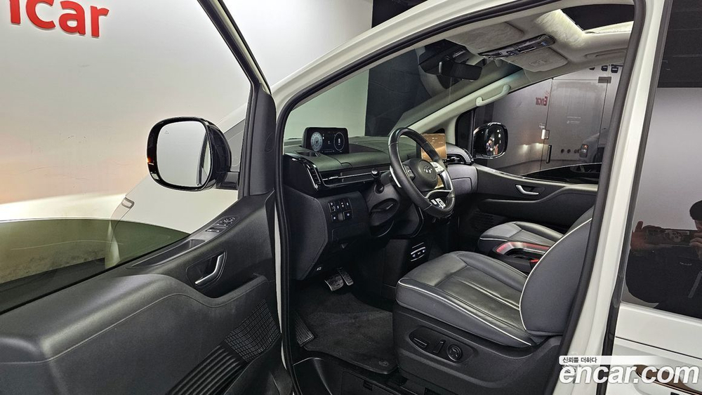Hyundai Staria 4WD 라운지 9-и местный (12.2022)