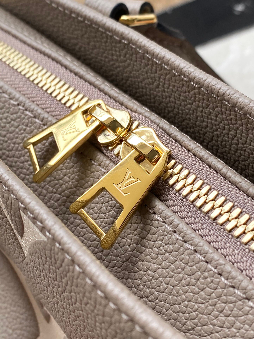 Louis Vuitton Onthego East West