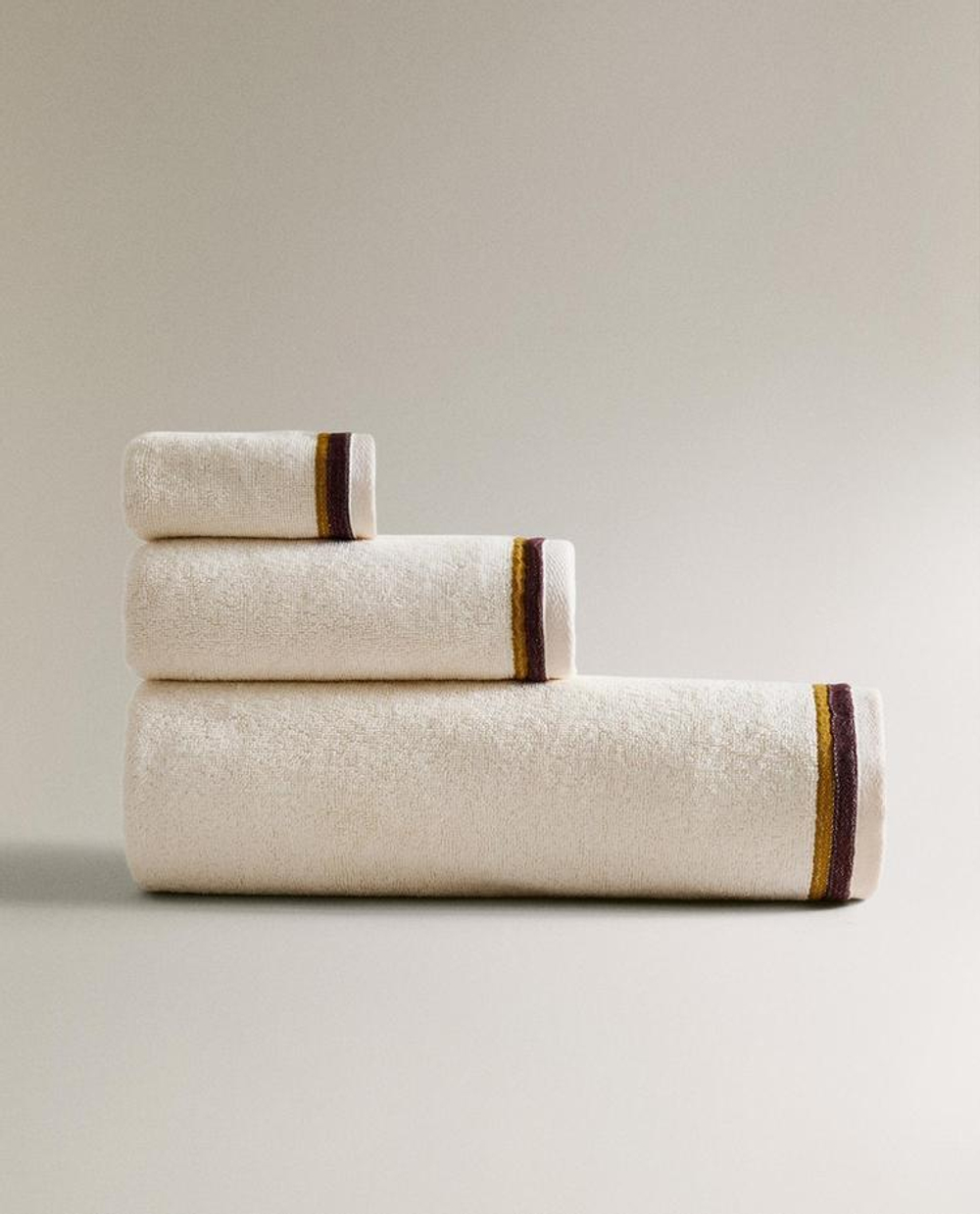 ZARA HOME БАННОЕ ПОЛОТЕНЦЕ С ДВОЙНОЙ КАЙМОЙ, ЦВЕТ СЛОНОВОЙ КОСТИ