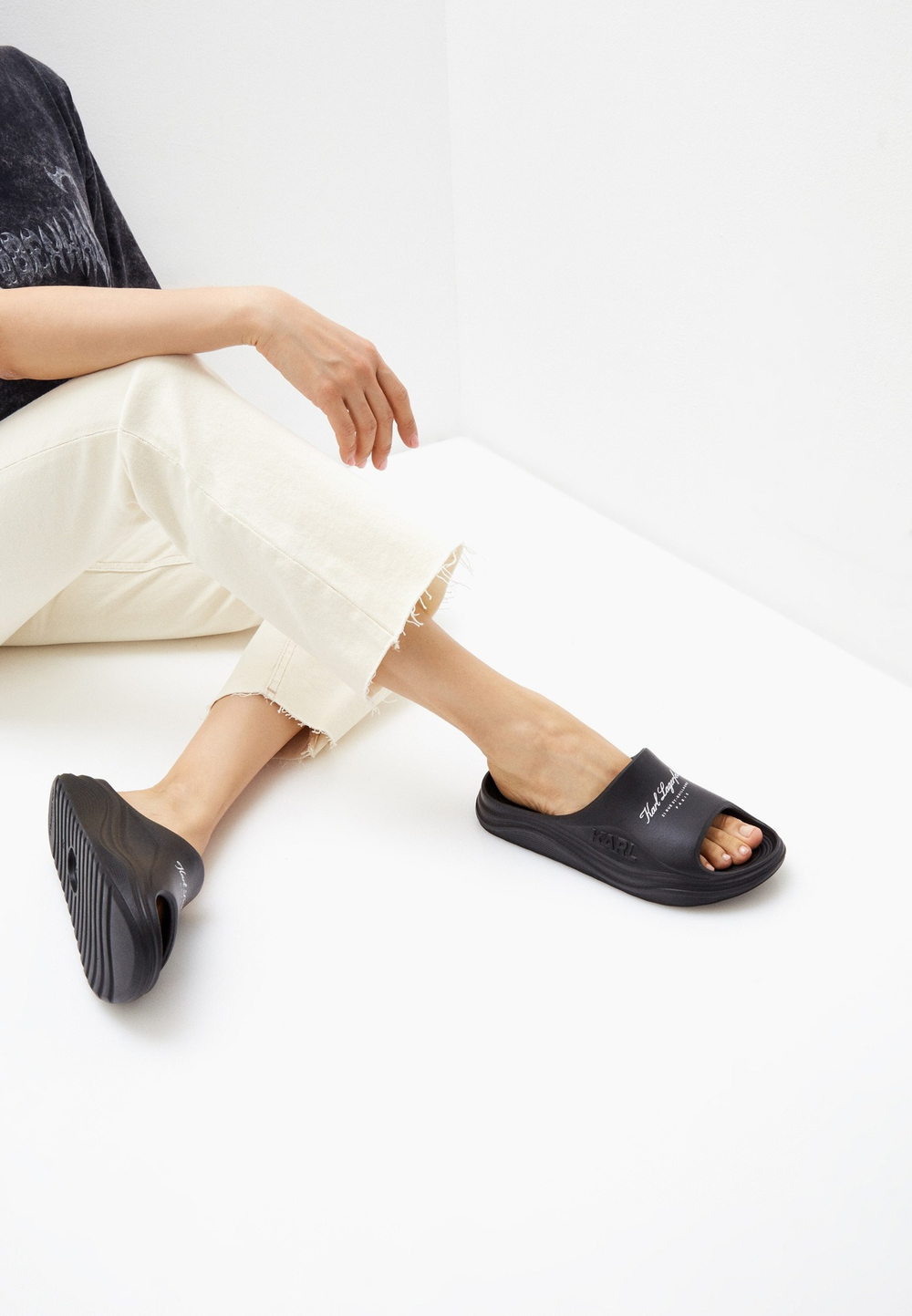 Шлепанцы женские Karl Lagerfeld SKOONA