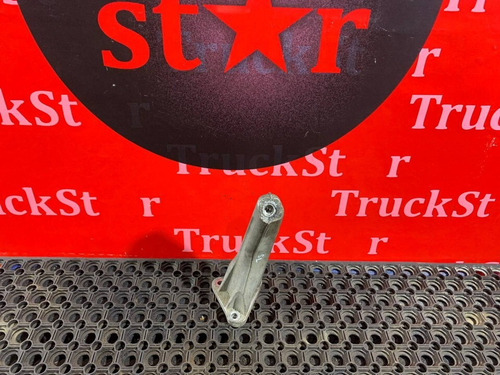 Кронштейн интеркулера