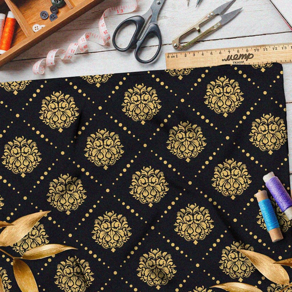 Ткань флис золотой симметричный узор на чёрном фоне