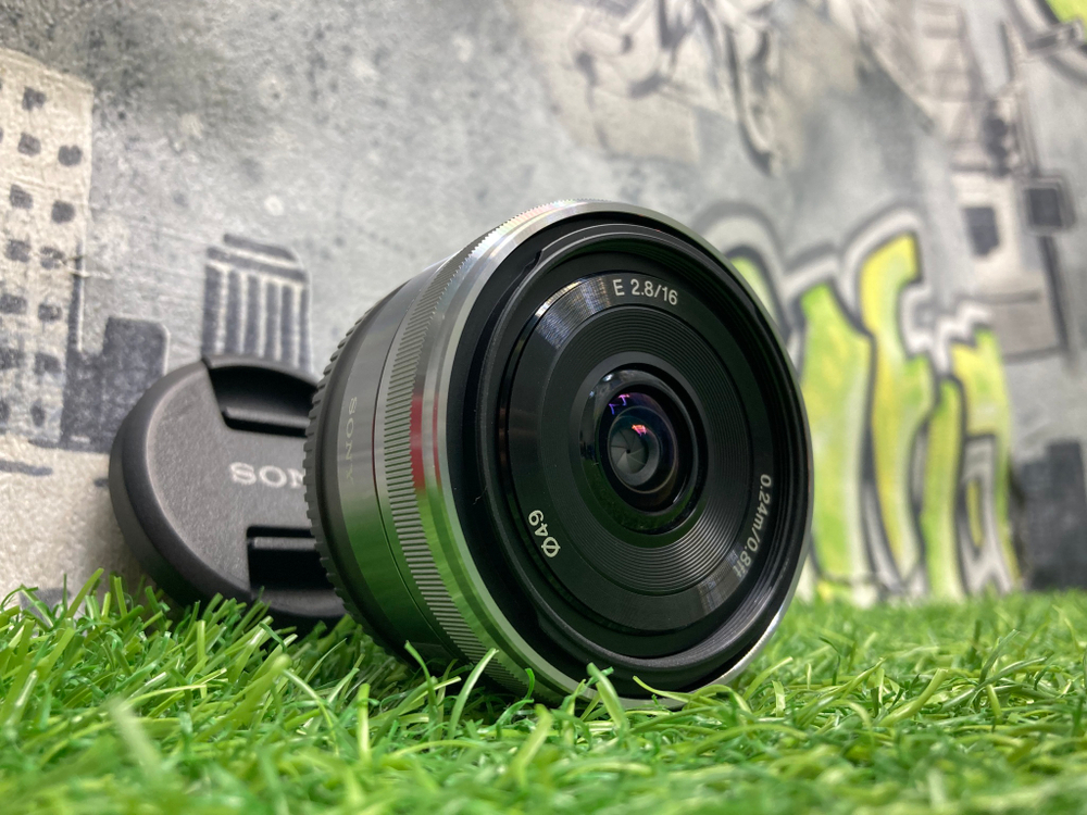 Sony 16mm 2.8 E
