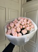 Букет с нежными кустовыми розами