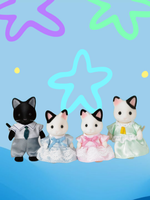 Игровой набор Sylvanian Families «Семья чёрно-белых котов» 5181 — фигурки