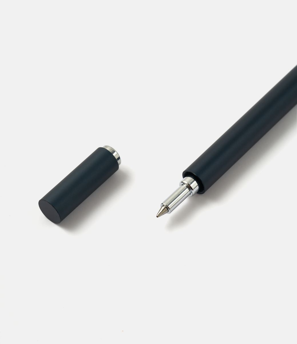 Ten Stationery Shell Roller Pen Inky Black — шариковая ручка с магнитами