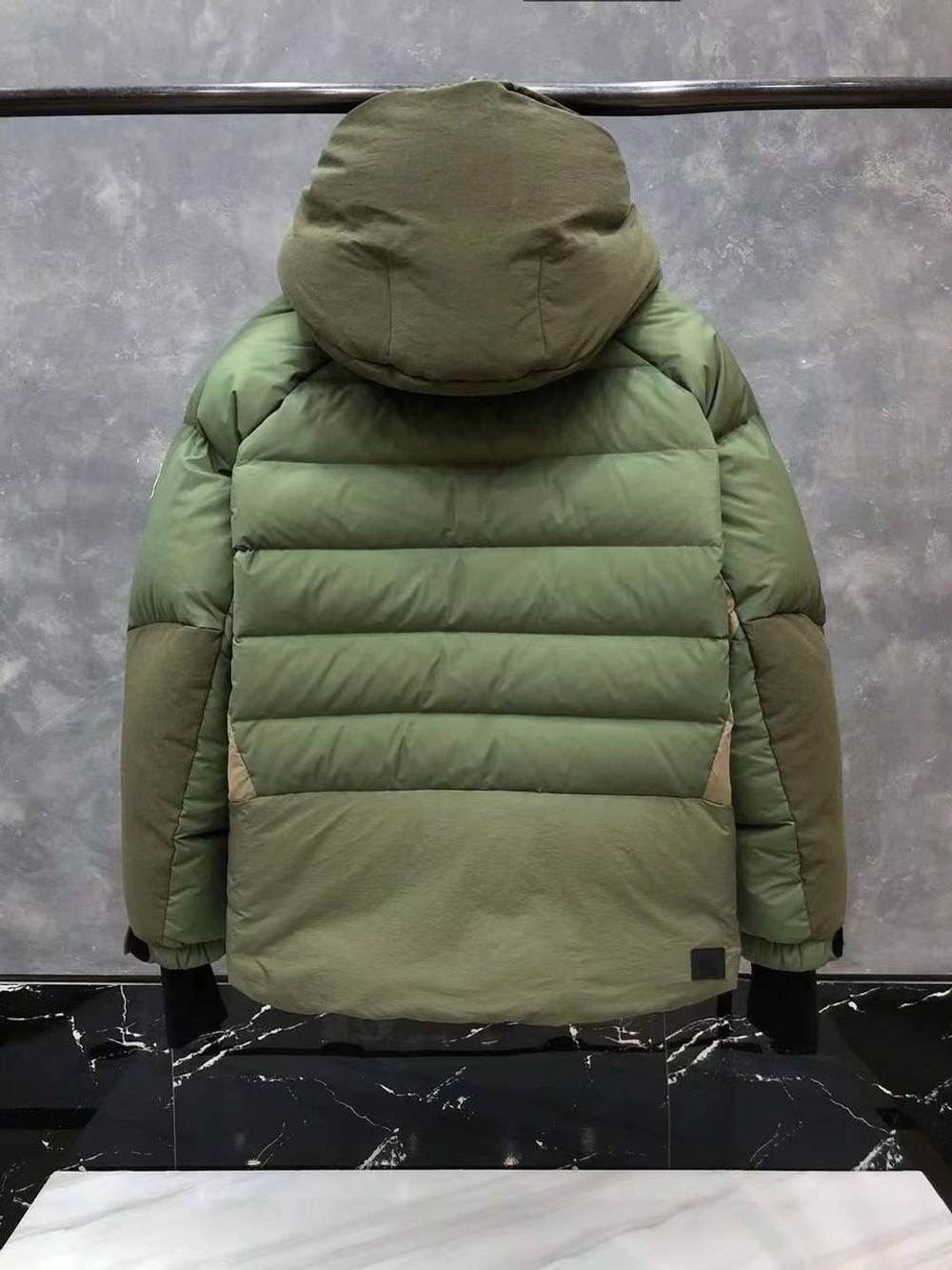 Пуховик Moncler