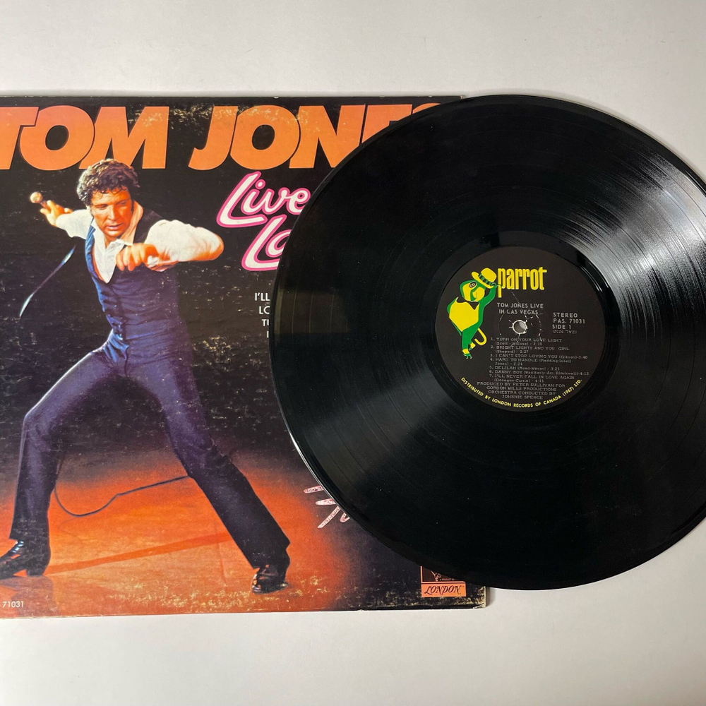 Винтажная виниловая пластинка LP Tom Jones Live In Las Vegas (Canada 1969)