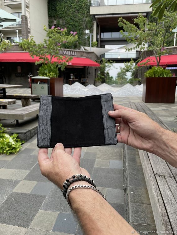 Обложка на паспорт из кожи крокодила AC-83