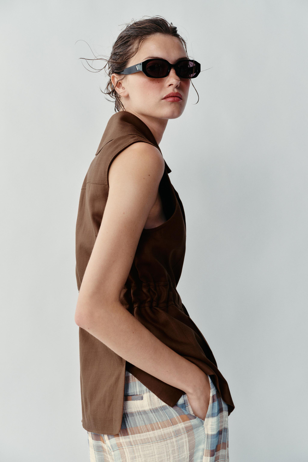 ZARA ЛЬНЯНОЙ ЖИЛЕТ С ПОЯСОМ, КОРИЧНЕВЫЙ