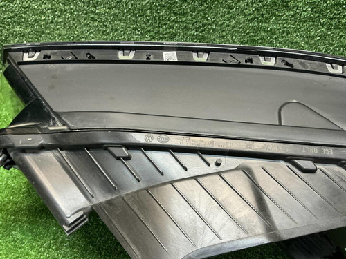 Фара правая VW Touareg 3 (2018-2023) LED