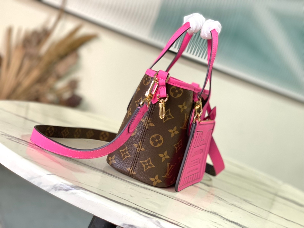 Louis Vuitton Neverfull Bandouliere Inside Out BB