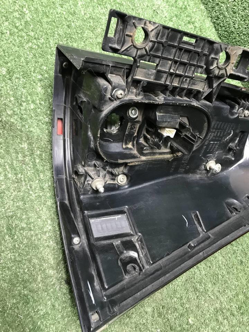 Фонарь левый внешний Toyota Land Cruiser 200 15-21