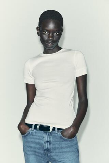 ZARA МИНИМАЛИСТИЧНАЯ ФУТБОЛКА С КОРОТКИМИ РУКАВАМИ, ЖЕЛТОВАТО-БЕЛЫЙ