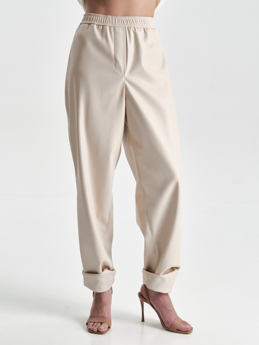 Брюки экокожа в молочном цвете