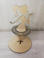 Салфетница девушка деревянная  на стол