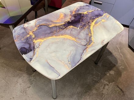 Стол разд Стеклянный подстолье прямое хром Царг.пояс белый Ст-ца акварель (белая) ф/п