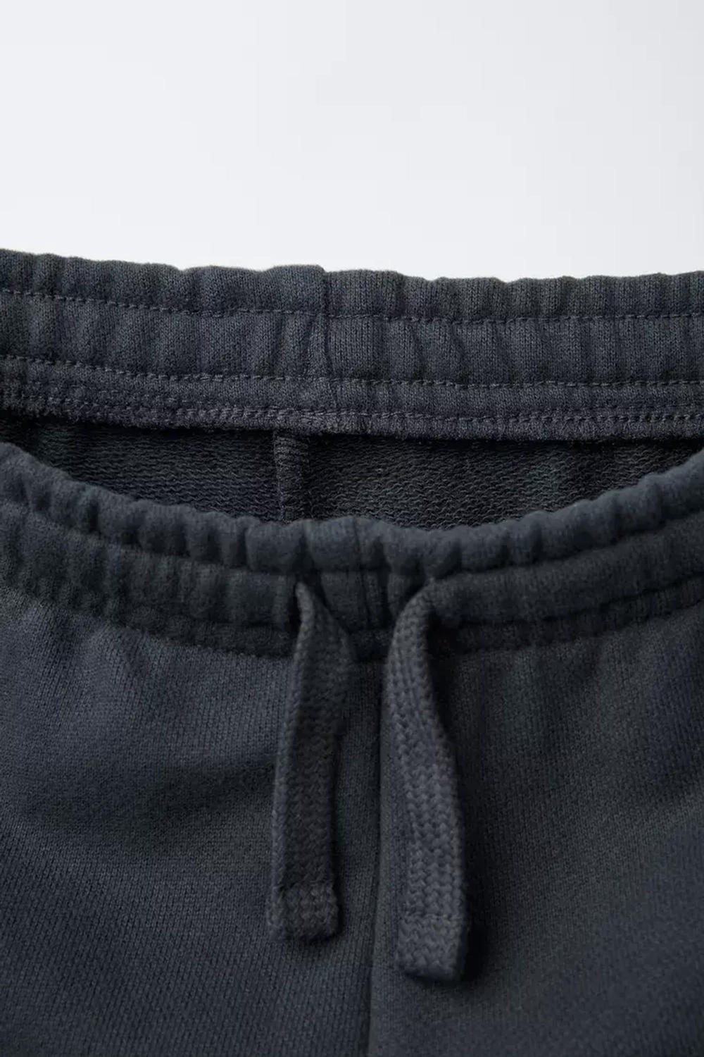 ZARA БРЮКИ-ДЖОГГЕРЫ С ПРИНТОМ HOT WHEELS ™ MATTEL, АНТРАЦИТОВО-СЕРЫЙ