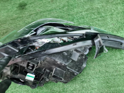 Битая Фара левая Genesis G80 (2016-2020) LED