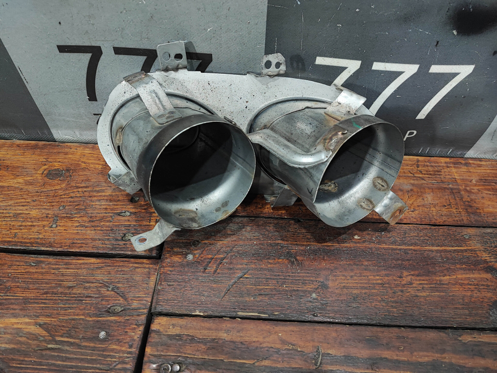 Насадка глушителя левая Geely Tugella 22-нв Б/У Оригинал 6044117700