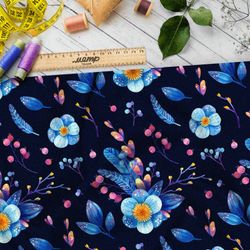 Ткань блэкаут крупные цветы и перья с брусникой на чёрном фоне