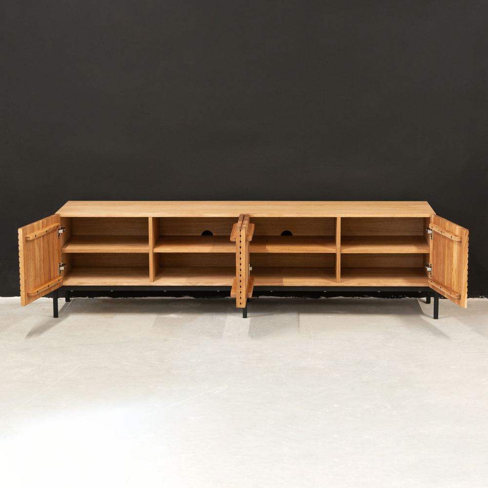 Тумба под телевизор, 180х42х51, Грувс, напольная, для прихожей и спальни, деревянная, с резными дубовыми фасадами, дуб, Dipriz