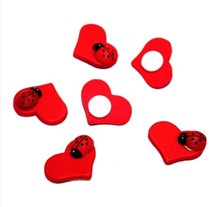 Самоклеющийся аксессуар "Божья коровка на сердце"