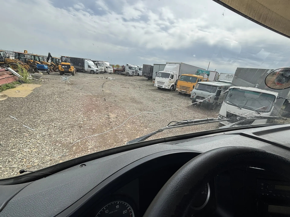 Shacman (Shaanxi) SX* 6x4 Седельный тягач SX42584V324 (Дизельный, 11,6 л, 423 л.с., МТ)