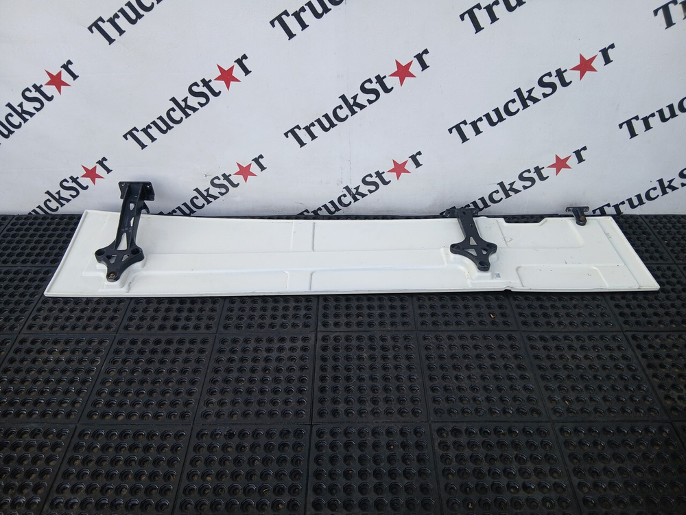 Спойлер кабины боковой левый 2023г