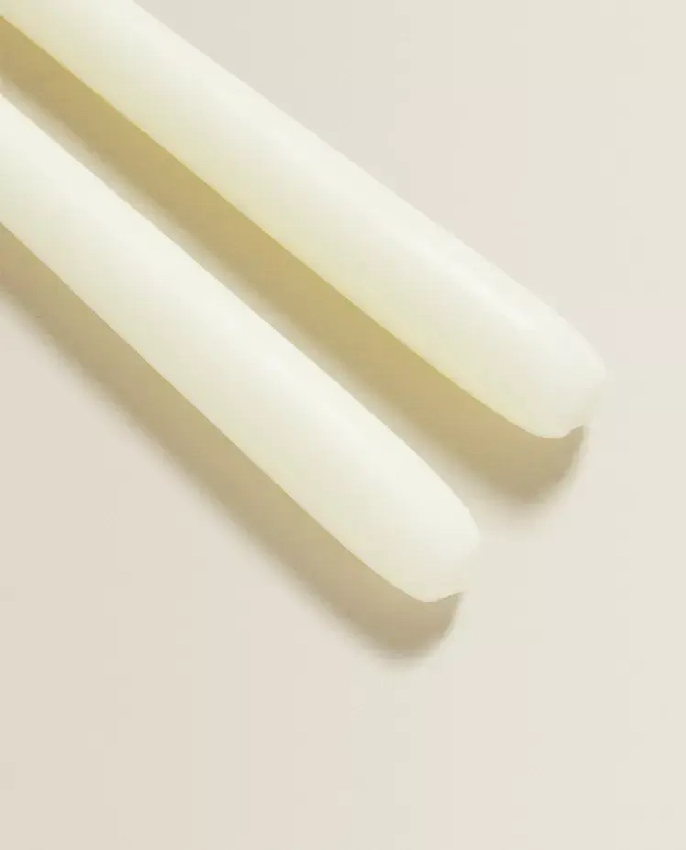 ZARA HOME НАБОР ДЛИННЫХ ДЕКОРАТИВНЫХ СВЕЧЕЙ ( 2 ШТ.), БЕЛЫЙ