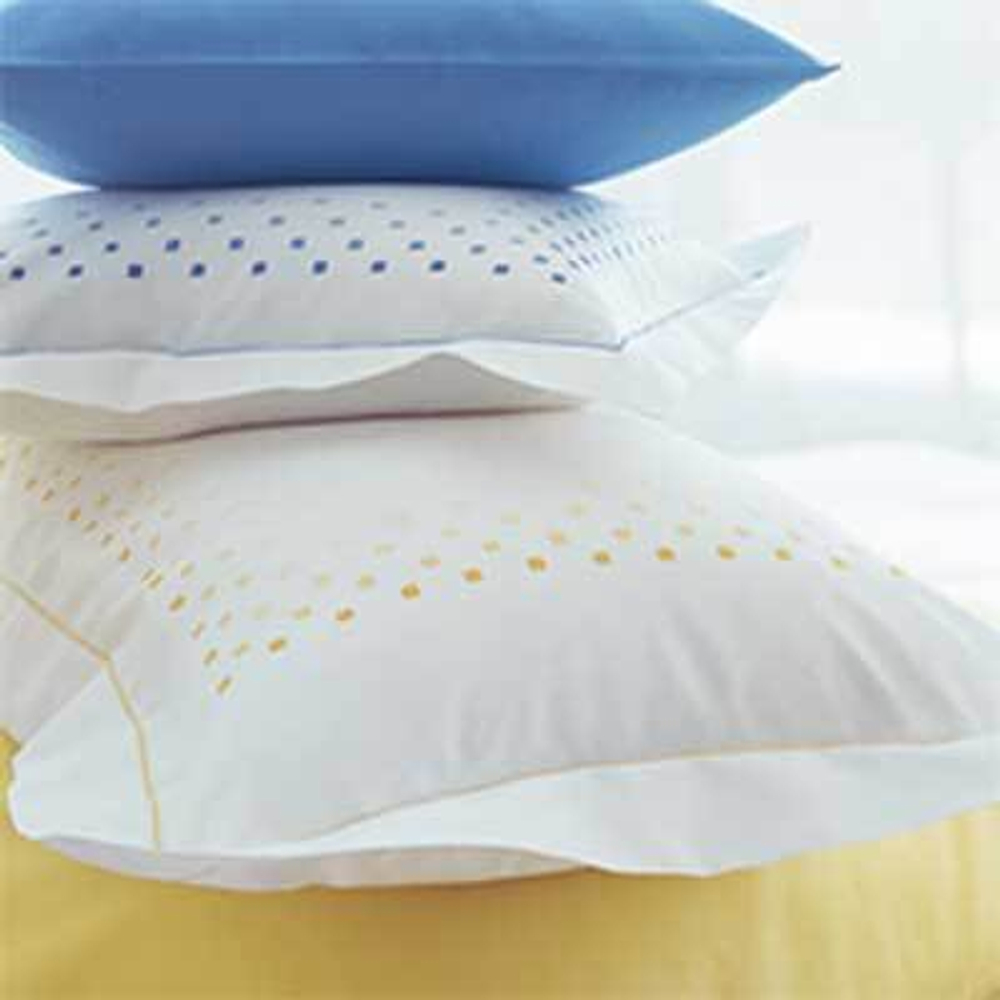 Наволочка 40х60 Christian Fischbacher Luxury Nights Dancing Squares 560 желтая Швейцария