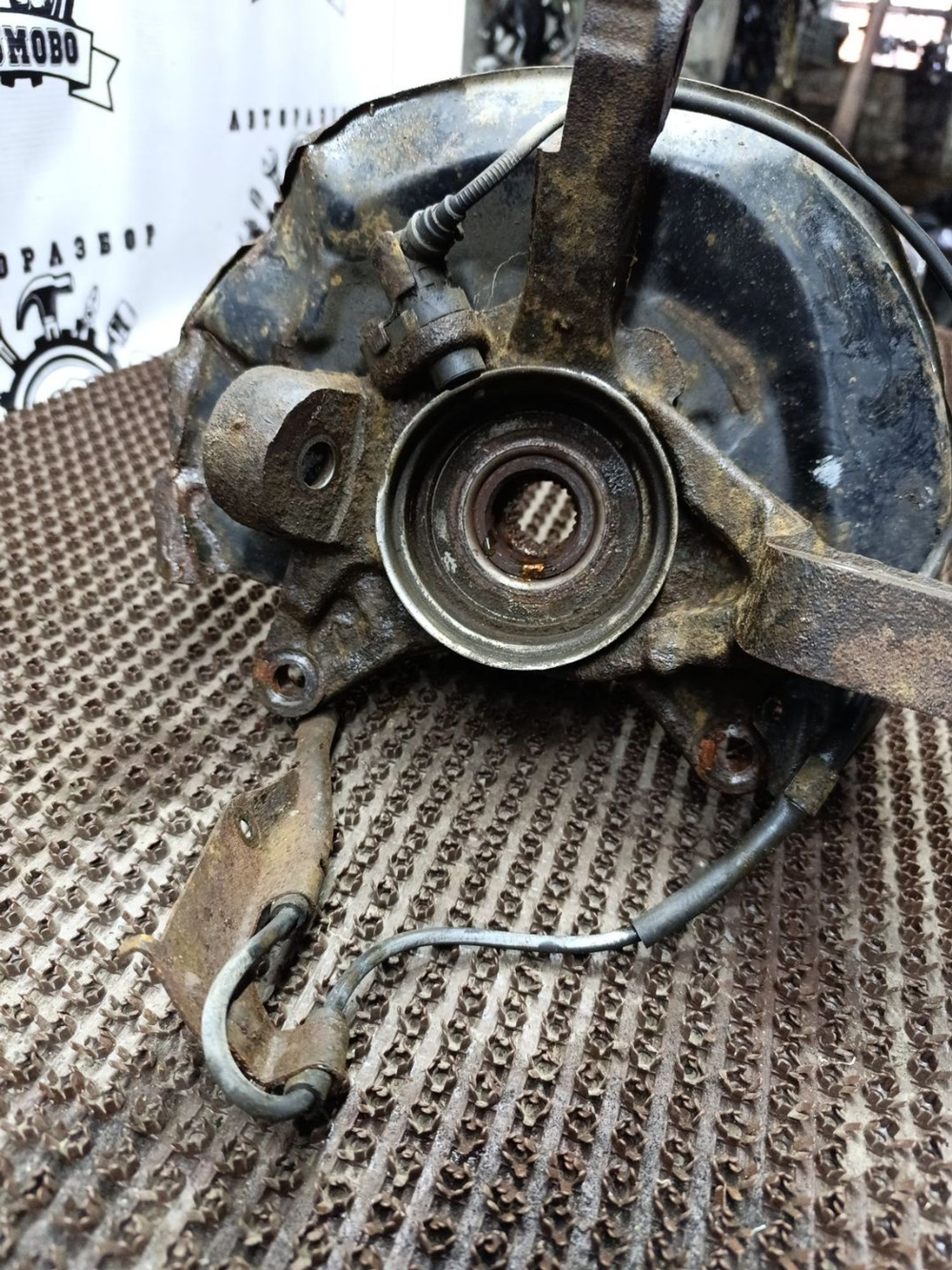 Поворотный кулак левый Toyota Camry, V40 (1994 ... с пробегом