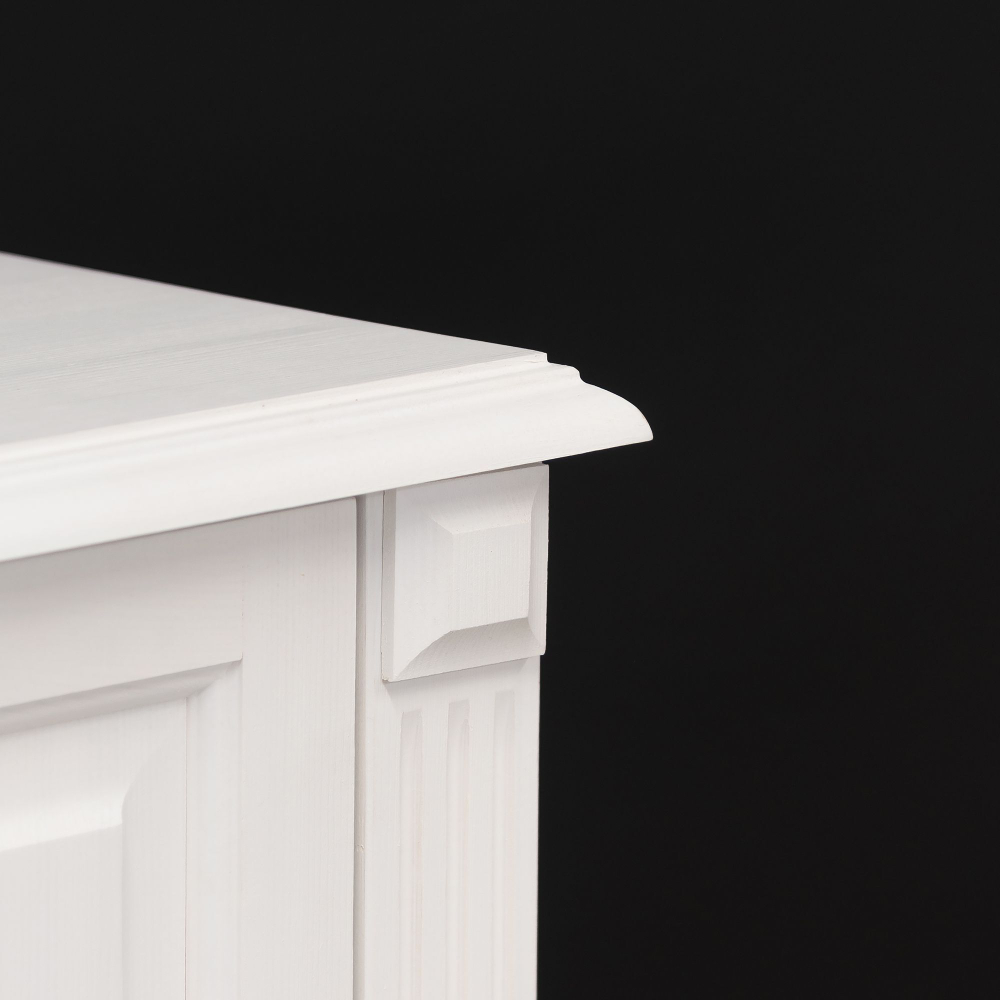 Комод белый с ящиками и дверцами Харви из массива сосны с филенкой для спальни и кухни в викторианском стиле, комод деревянный для вещей и одежды на ножках напольный