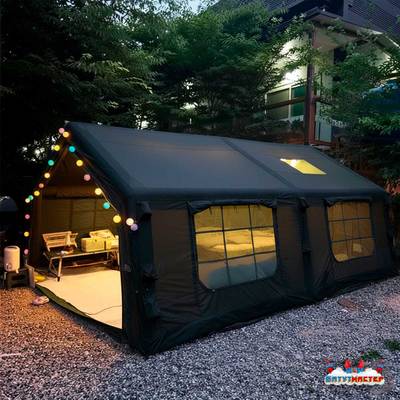 Пневмокаркасная всесезонная палатка «Тёплая Искра» 3,6×4,8×2,2 м — с печкой, из ПВХ, чёрная