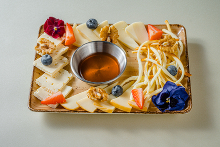 Кавказские сыры в ассортименте