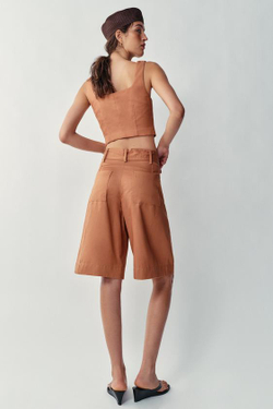 ZARA ДЛИННЫЕ ШОРТЫ С РЕМНЕМ, МЕДНЫЙ
