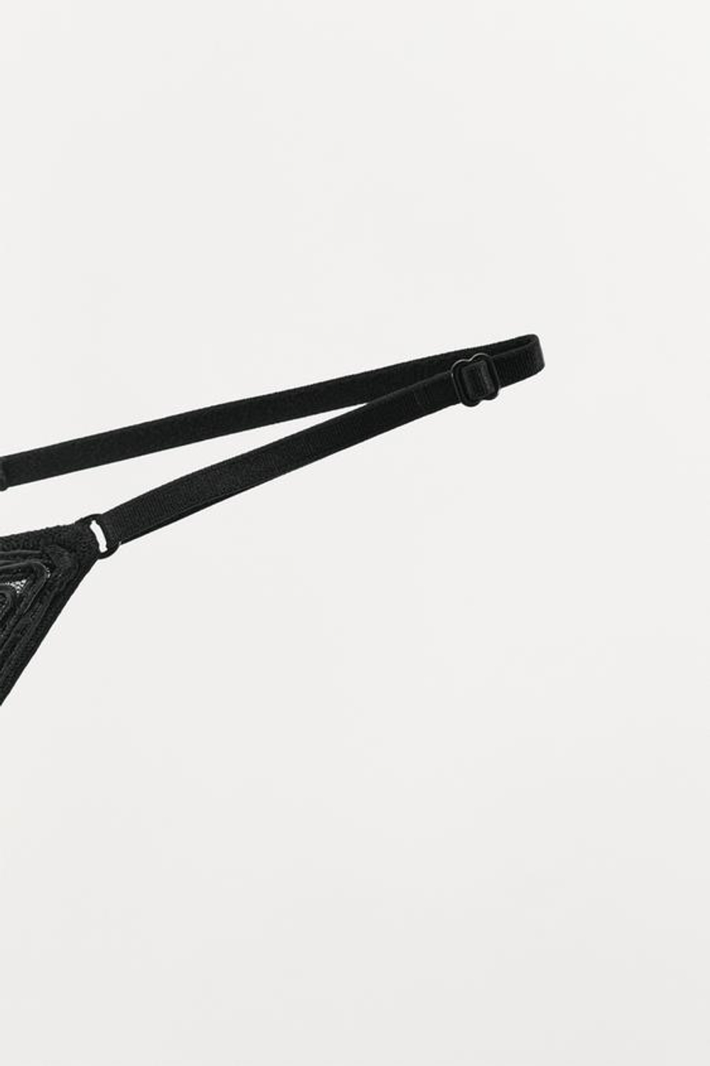 ZARA ТРУСЫ ТАНГА С РЕЛЬЕФНОЙ СТРУКТУРОЙ, ЧЕРНЫЙ