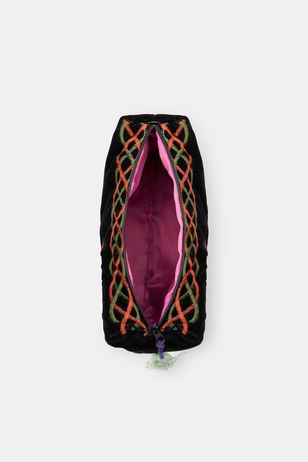 ZARA СТЕГАНЫЙ БАРХАТНЫЙ НЕСЕССЕР С ВЫШИВКОЙ ЦВЕТОВ, ЧЕРНЫЙ