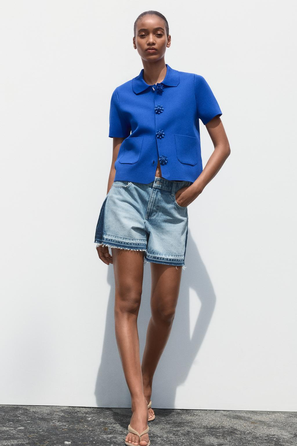 ZARA ТРИКОТАЖНЫЙ КАРДИГАН С БУСИНАМИ НА ПУГОВИЦАХ, ЯРКО-СИНИЙ