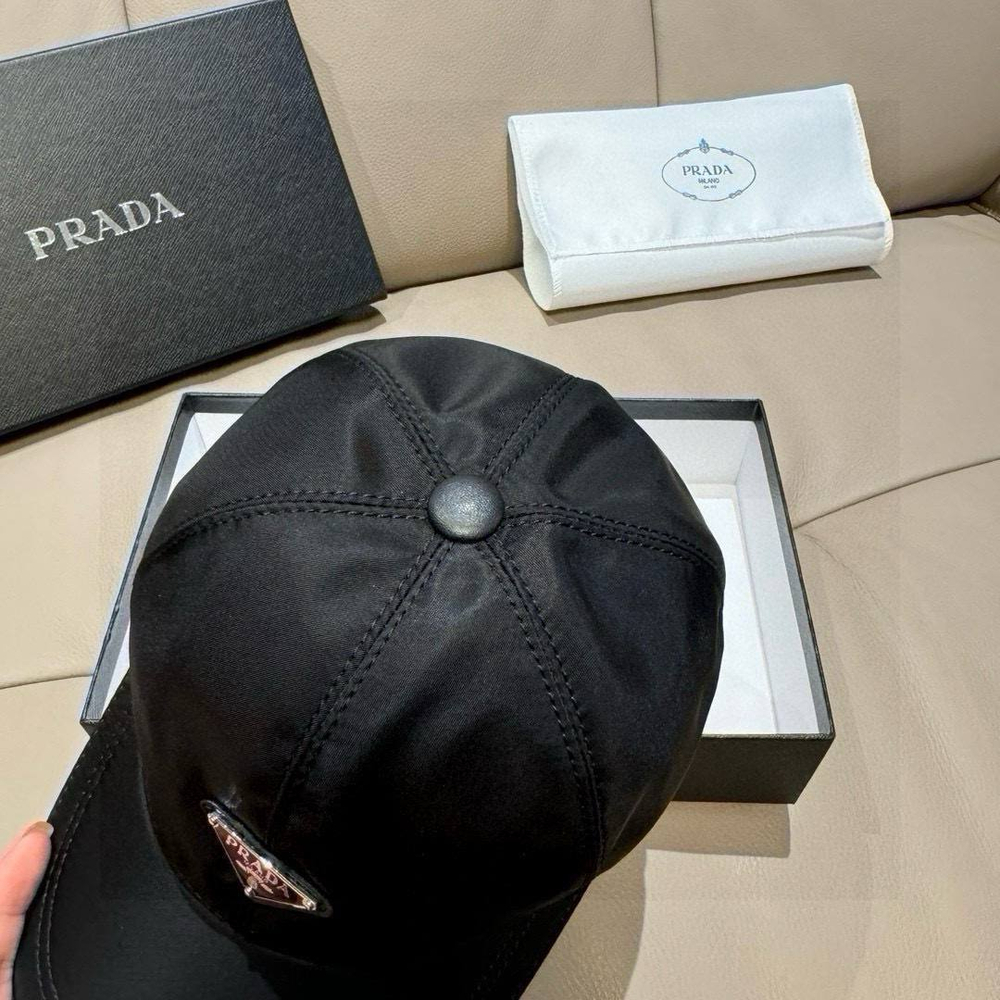 Кепка Prada